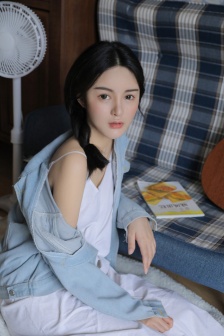 老阿姨喜欢小鲜肉朋友圈说说